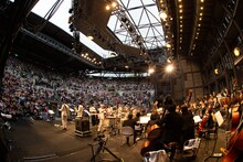 東京スカパラダイスオーケストラと東京フィルハーモニー交響楽団。（撮影：仁礼博）