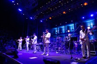 東京スカパラダイスオーケストラと東京フィルハーモニー交響楽団。（撮影：仁礼博）