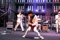 加藤隆志（G）（撮影：仁礼博）