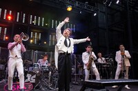 ムロツヨシ（中央）（撮影：仁礼博）