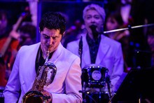 谷中敦（Baritone Sax）（撮影：仁礼博）