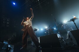柴田聡子のバイブスが爆発、自身を解き放ったアルバムの完成とともにライブもネクストレベルへ