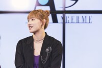 スペースシャワーTV「アンジュルム特番～佐々木莉佳子のやさしい世界へ 君もおいでよ～」より。（撮影：曽我美芽）