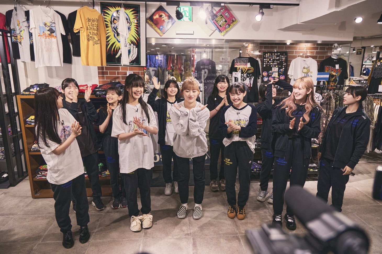 スペースシャワーTV「アンジュルム特番～佐々木莉佳子のやさしい世界へ 君もおいでよ～」より。（撮影：曽我美芽）