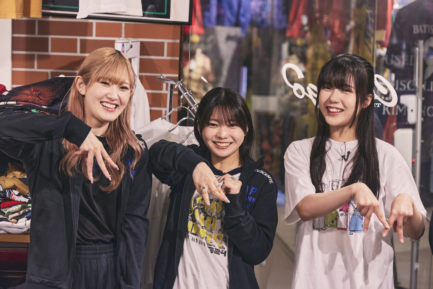 スペースシャワーTV「アンジュルム特番～佐々木莉佳子のやさしい世界へ 君もおいでよ～」より。（撮影：曽我美芽）
