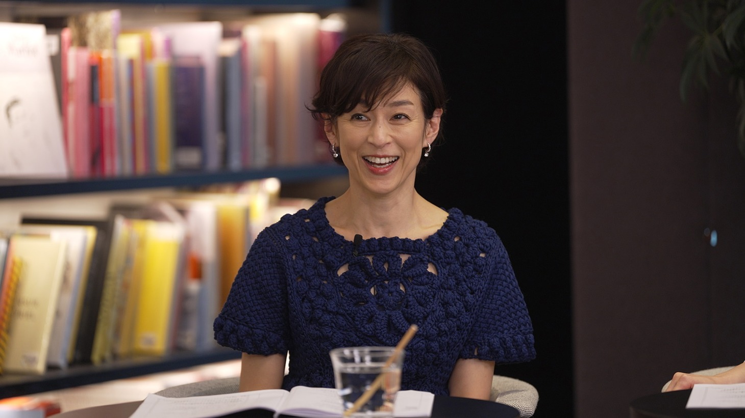 「あの本、読みました？」より、鈴木保奈美。(c)BSテレ東