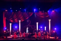 「Yuki Kajiura LIVE vol.＃20～日本語封印20th Special～」初日公演の様子。