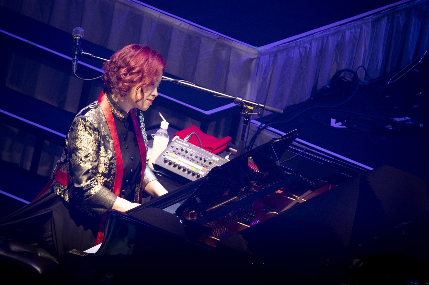 「Yuki Kajiura LIVE vol.＃20～日本語封印20th Special～」初日公演の様子。