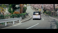 「日産サクラ」新CM「サクッといきましょう」編より。