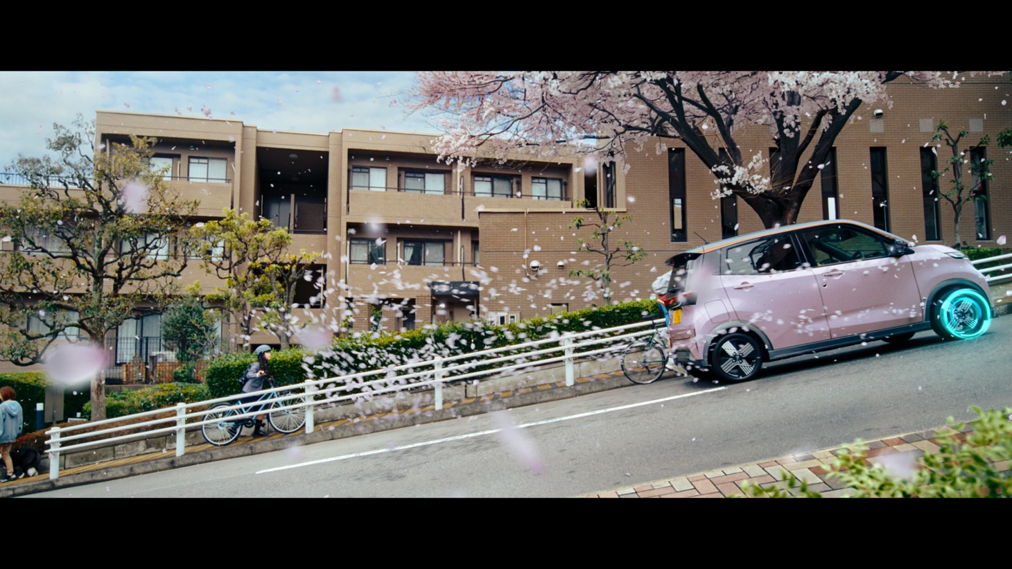 「日産サクラ」新CM「サクッといきましょう」編より。