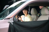 「日産サクラ」新CM「サクッといきましょう」編のメイキング映像より。