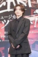 フォトセッション中の京本大我（SixTONES）。