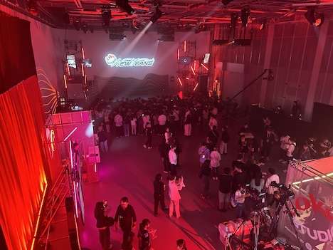 「Coke STUDIO Live with NewJeans, powered by Spotify」の様子。