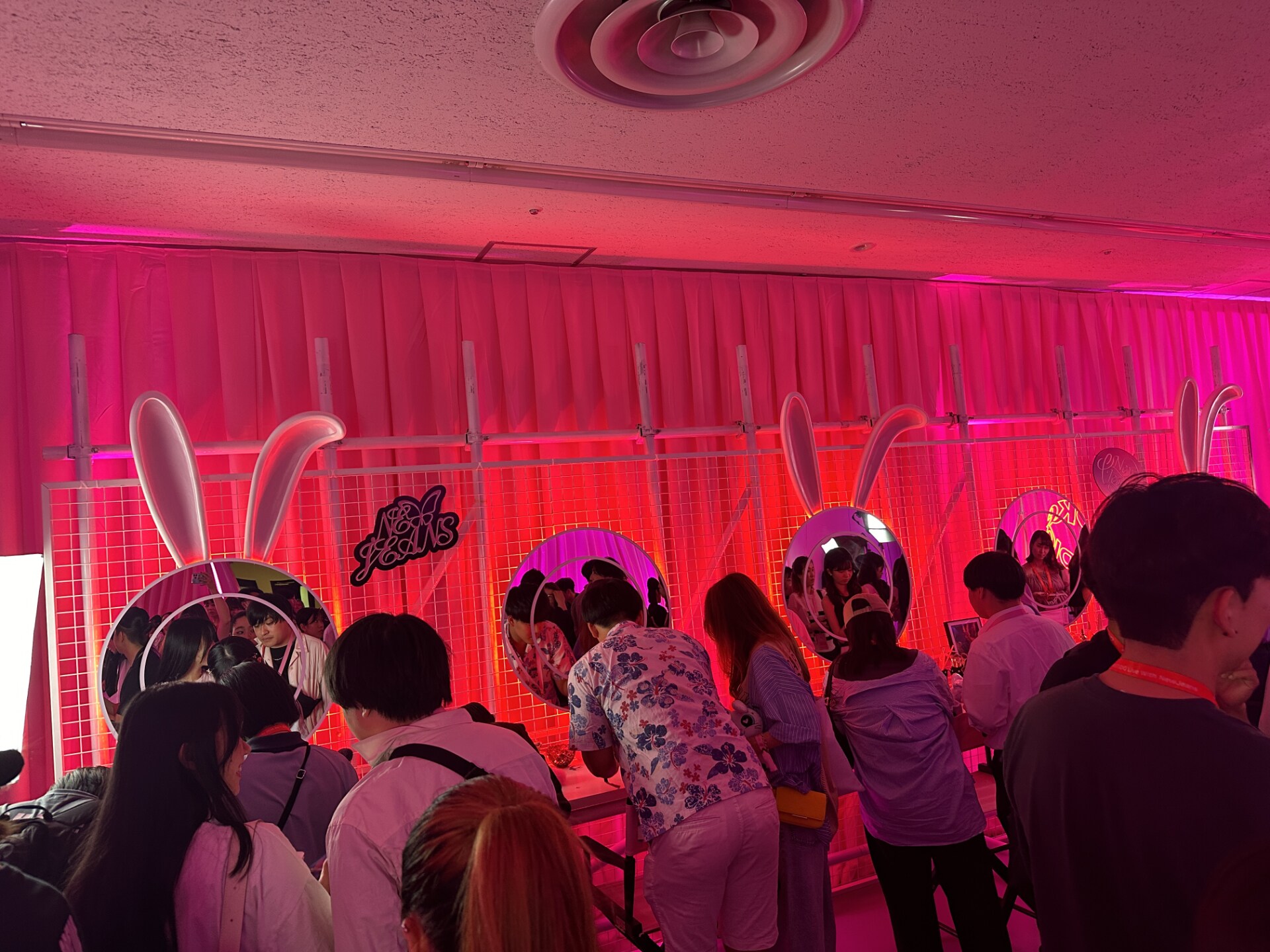 Coke STUDIO Live with NewJeans, powered by Spotify」の様子。 [画像