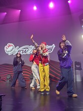 笑顔で去っていくNewJeans。