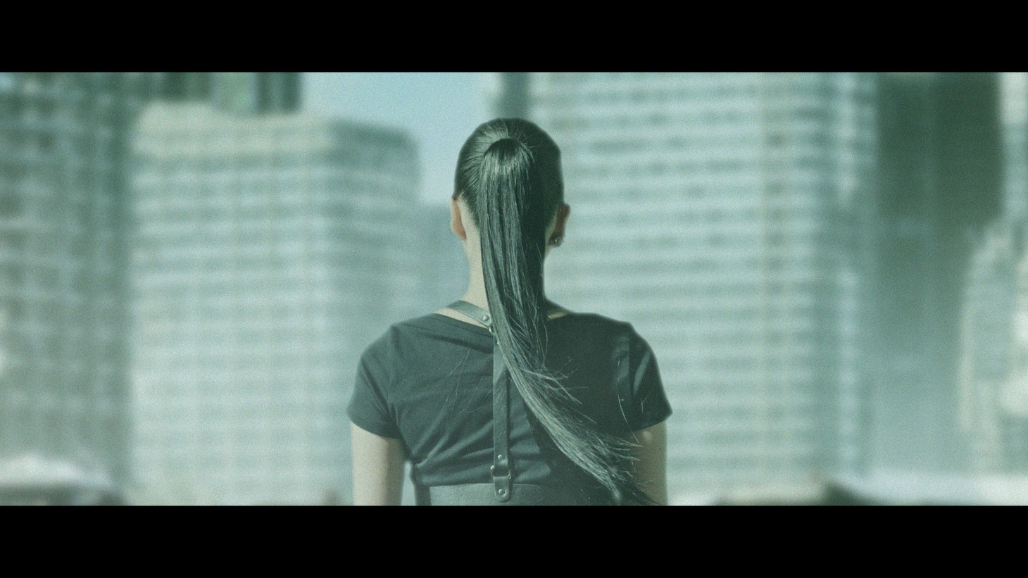 まなこ「Unleashed」MVより。