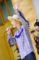 山田義孝（Vo）（写真提供：日音）