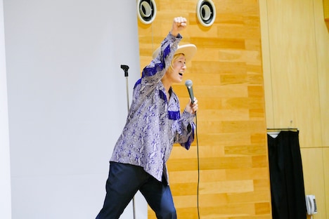 山田義孝(Vo)(写真提供:日音)