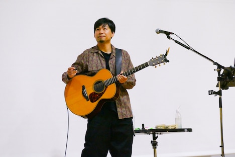 吉田結威(G, Vo)(写真提供:日音)