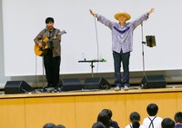 吉田山田（写真提供：日音）