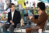 人気画像9位は「岩田剛典の素顔を仲良し登坂広臣が明かす、明日『A-Studio＋』で」より、岩田剛典と藤ヶ谷太輔。(c)TBS