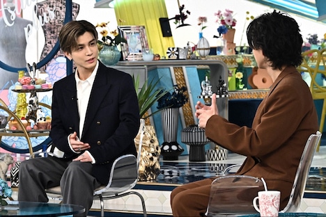 左から岩田剛典、藤ヶ谷太輔。(c)TBS