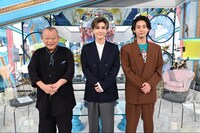 左から笑福亭鶴瓶、岩田剛典、藤ヶ谷太輔。(c)TBS