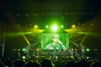 「Lemon Candy」のステージの様子。 (c)LAPONE Entertainment