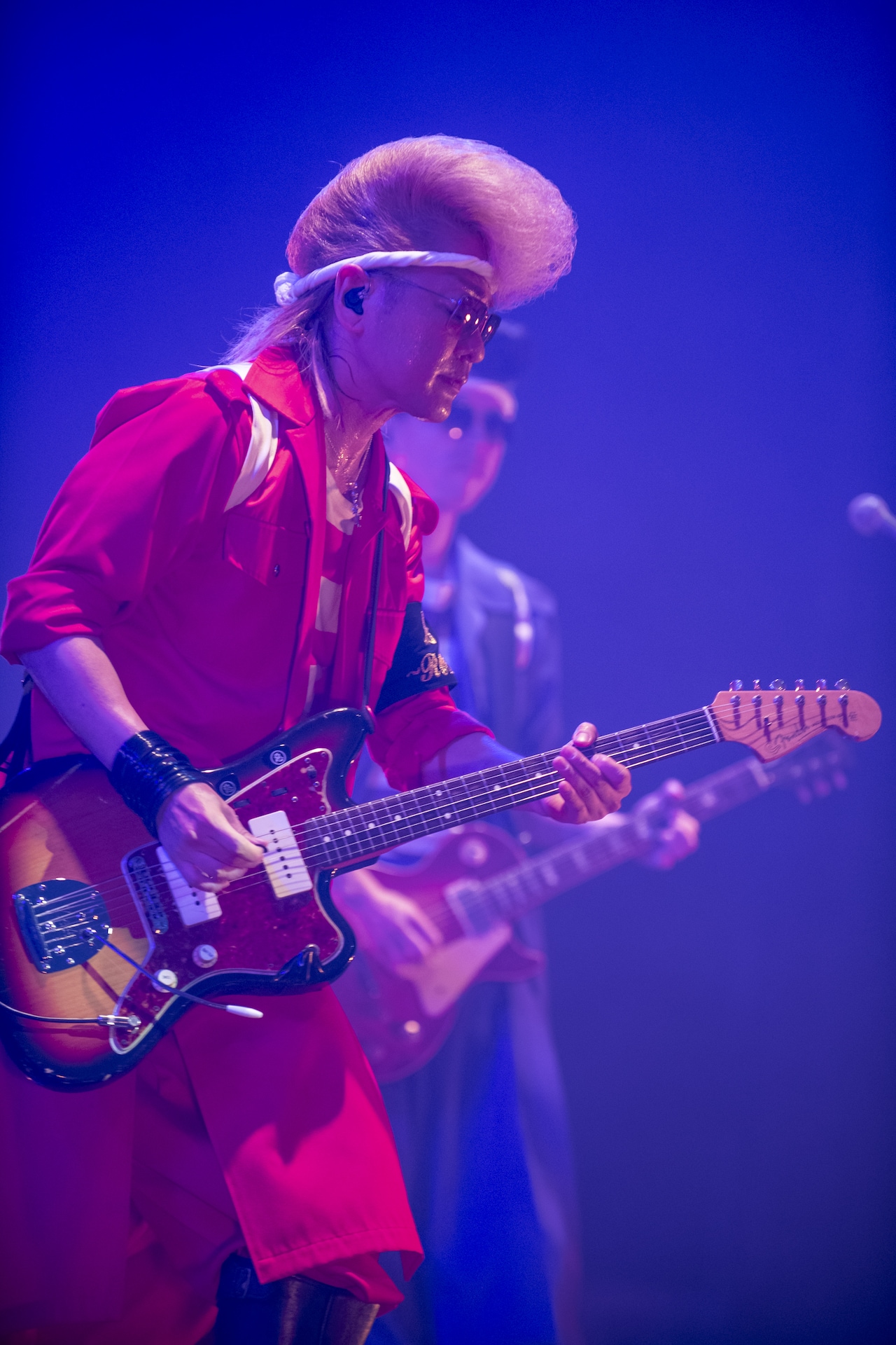 ギターを弾く綾小路翔（Vo / 氣志團）。（Photo by MAYUMI） - お