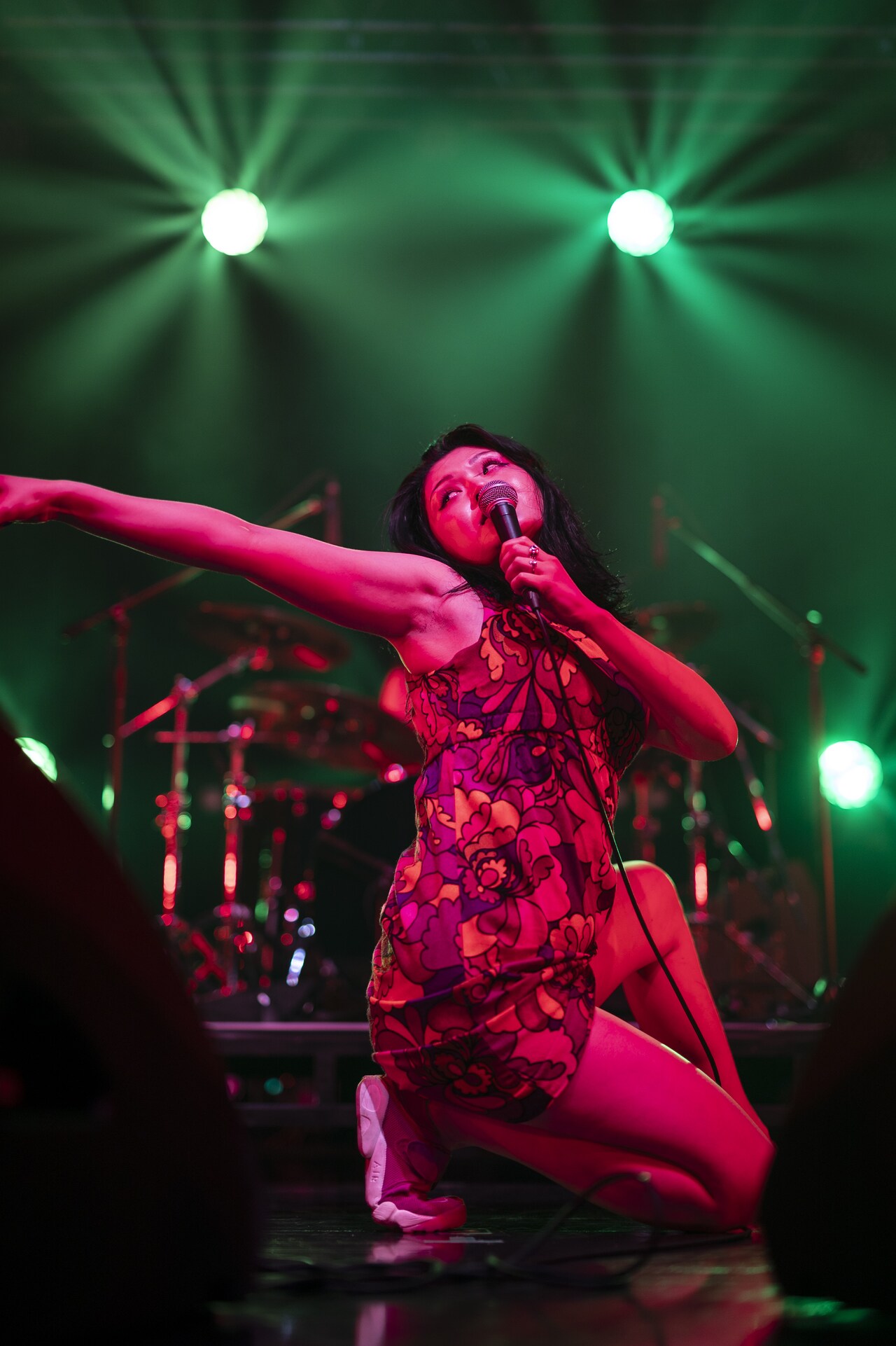 あっこりんりん（Vo / おとぼけビ～バ～）（Photo by MAYUMI） - お