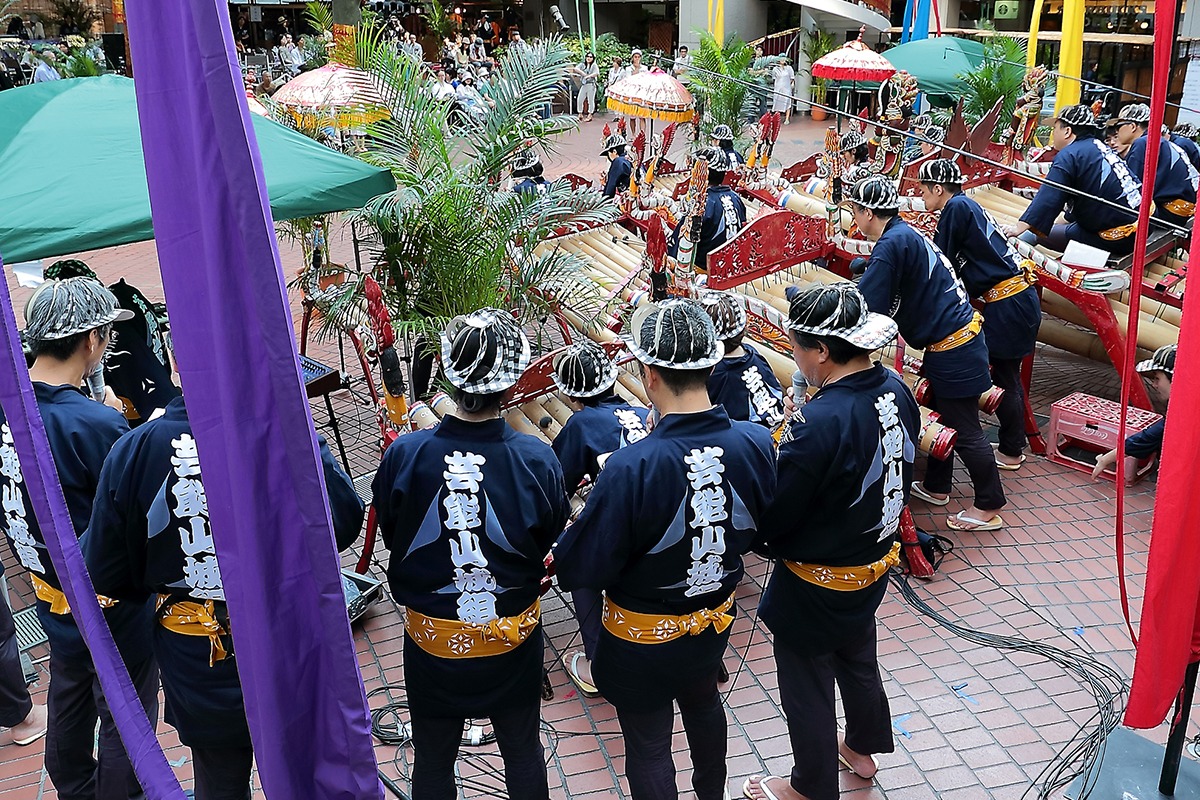 「ケチャまつり」に参加する祭り仲間たち。