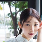 乃木坂46阪口珠美1st写真集の裏表紙公開、“大切な曲”の衣装で香港に立つ