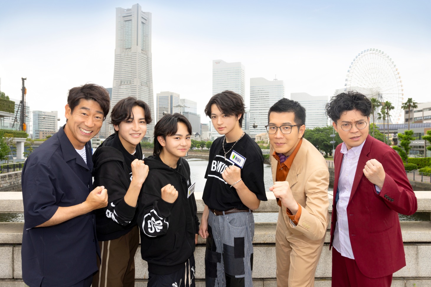 左から原口あきまさ、KANON、TAIKI、RUI、ヤーレンズ。