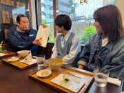 左から秋山竜次（ロバート）、柏木悠（超特急）、磯山さやか。(c)テレビ東京