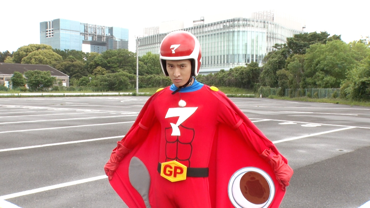 向井康二扮するマッサマン。(c)フジテレビ