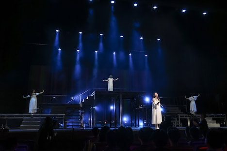 AMEFURASSHI「梅雨祭 2024-Dance in the rain-」の様子。（撮影：笹森健一）