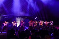 AMEFURASSHI「梅雨祭 2024-Dance in the rain-」の様子。（撮影：笹森健一）