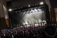 AMEFURASSHI「梅雨祭 2024-Dance in the rain-」の様子。（撮影：笹森健一）