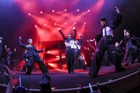 AMEFURASSHI「梅雨祭 2024-Dance in the rain-」の様子。（撮影：笹森健一）