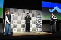 「もっと！ねこあつめ」をプレーするタカシ。