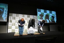 長いお辞儀をするユーキ、タカシ、リョウガ。