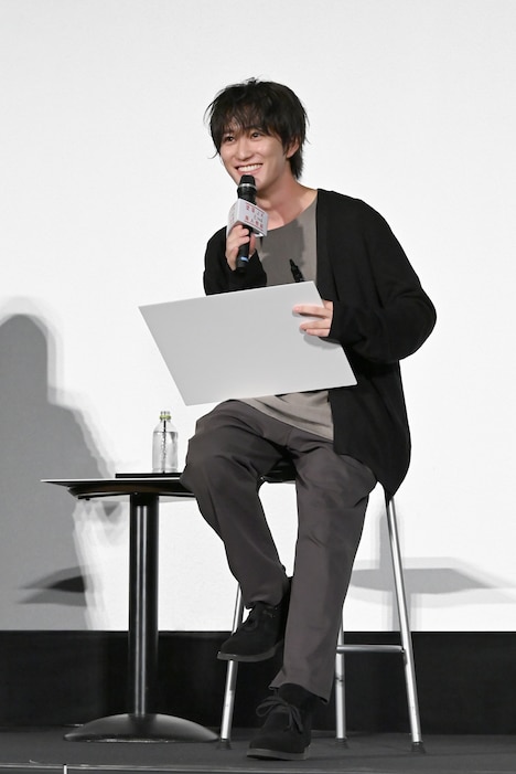 フリップを見せたくてたまらない橋本涼（HiHi Jets）。