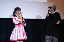 おんたんのツインテールのモデルが自分だと知り驚く古川未鈴（左）。