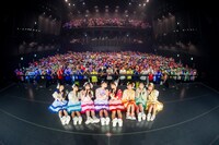 すいでぃーと記念撮影するSWEET STEADY。（撮影：ヨシモリユウナ）