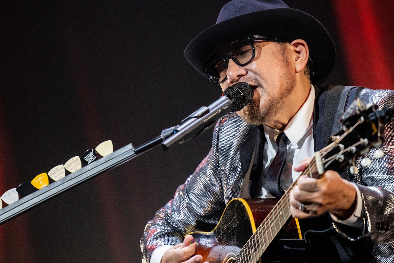 Chageの新曲「飾りのない歌」作詞は直木賞作家の万城目学