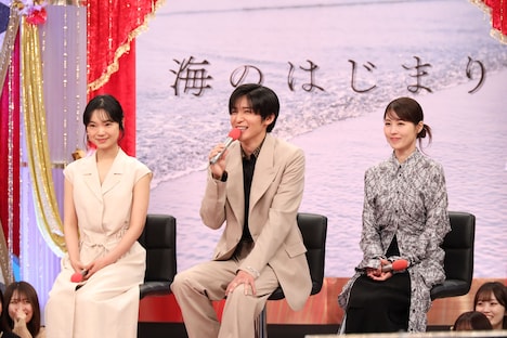左から古川琴音、目黒蓮（Snow Man）、有村架純。(c)フジテレビ