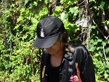 a flood of circleとCA4LAのコラボレーションキャップ。