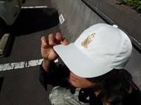 a flood of circleとCA4LAのコラボレーションキャップ。