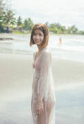 高本彩花の1st写真集「僕の記憶の中で」封入特典ポストカード。(撮影:東京祐)(c)KOBUNSHA