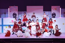 つばきファクトリー、現役メンバーとOGメンバー。